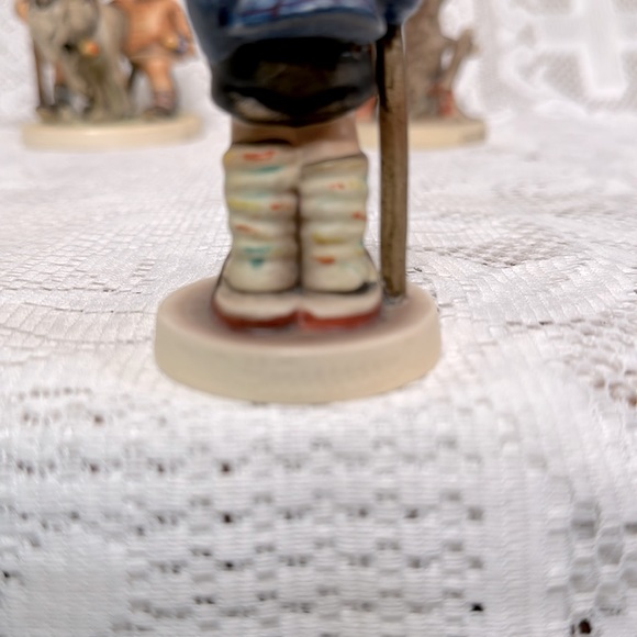 💙TM3 ‘Little Hiker’ Hummel Goebel #76 2/0 - Picture 5 of 7